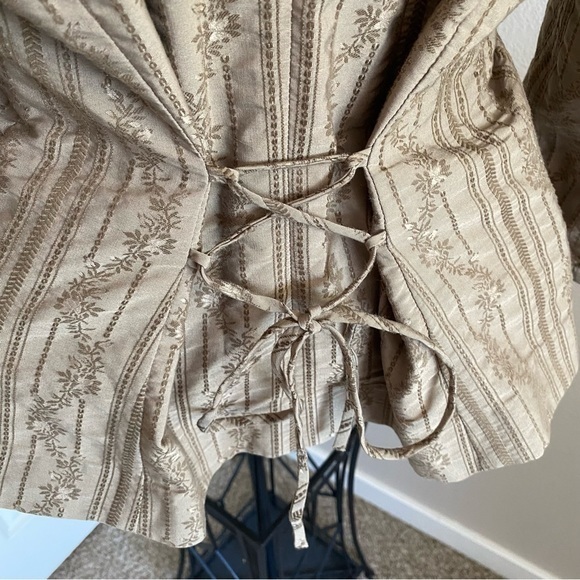 Small blazer Women’s, three-quarter inch‎ sleeve, cinch back textured tan fabric - Picture 10 of 17